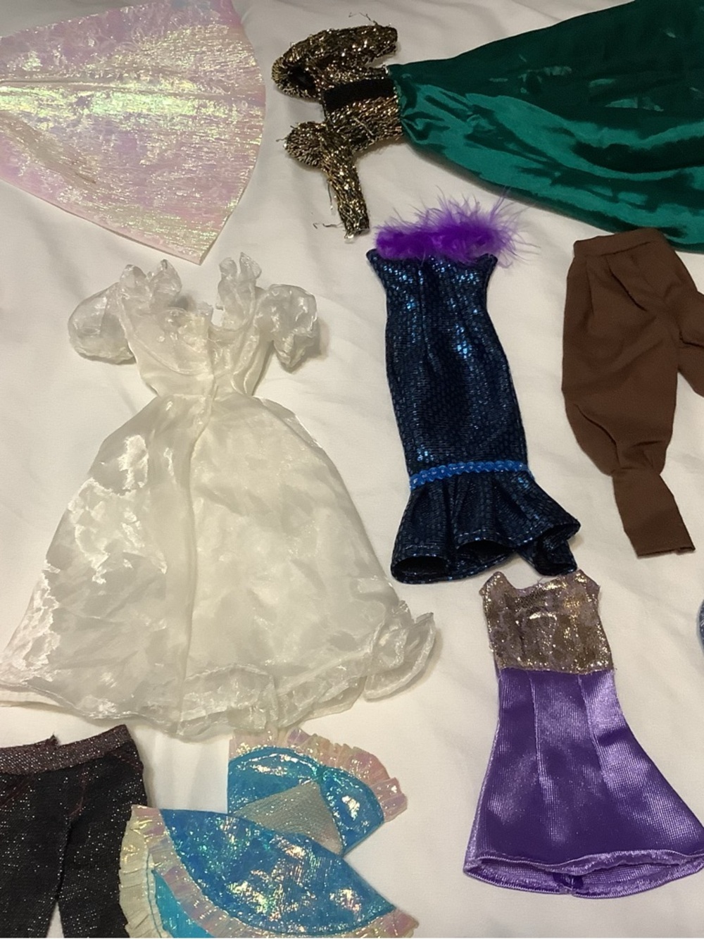 Barbie huge clothing bundle - Picture 3 of 8